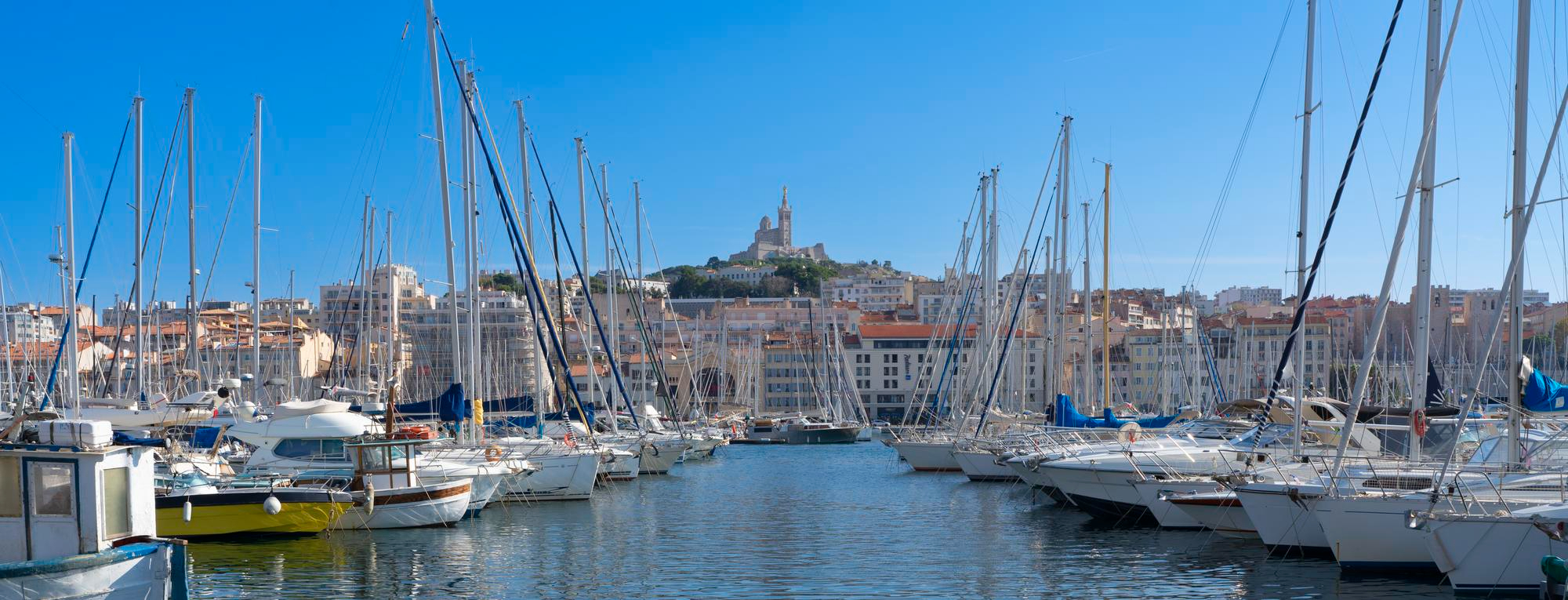Vieux-Port de Marseille avec Notre-Dame de la Garde en arrière-plan